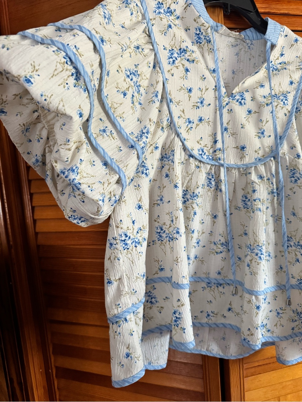 entro Cream Blouse with Blue Floral Print - Picture 5 of 6